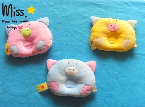 หมอนหลุมเด็กอ่อน หมูน้อยนุ่มนิ่ม ปักผ้าคละสี