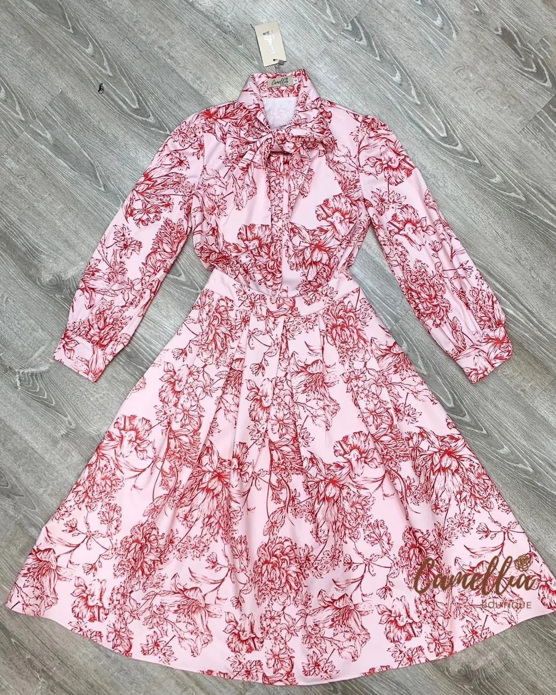 ชุดSet เสื้อเชิ๊ตคอผูกโบ + กระโปรงลายเดียวกันทั้งชุด งานผ้าพิมลายอย่างดี สวยลงตัวมากๆคะ สินค้าคุณภาพ (พร้อมส่ง)