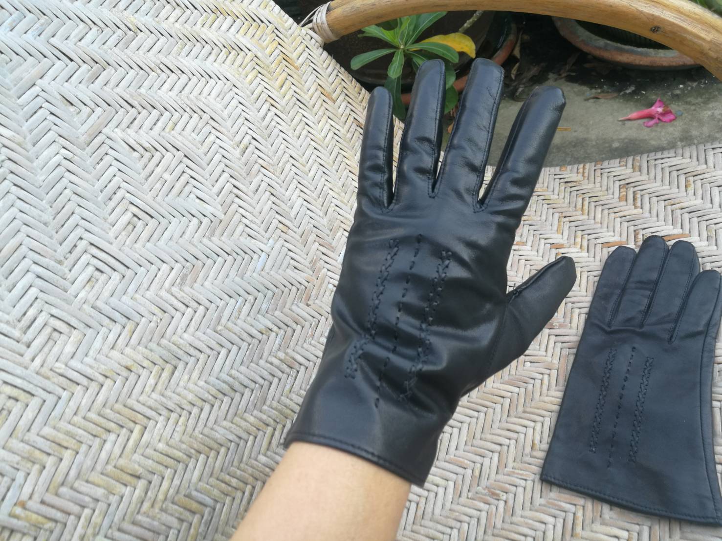 ถุงมือหนังแท้ สีดำ อุ่นถึงติดลบ