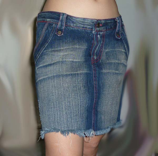 กระโปรงยีนส์สั้น แต่งด้ายแดง 30.5-35-14