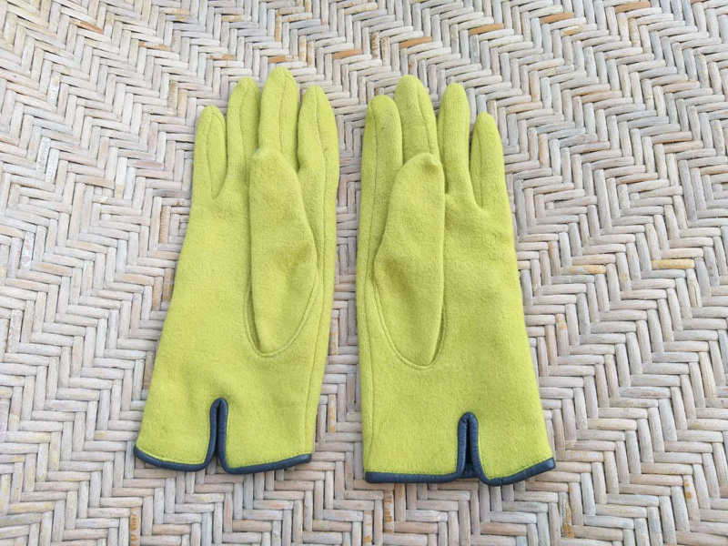 ถุงมือ Vivienne Westwood