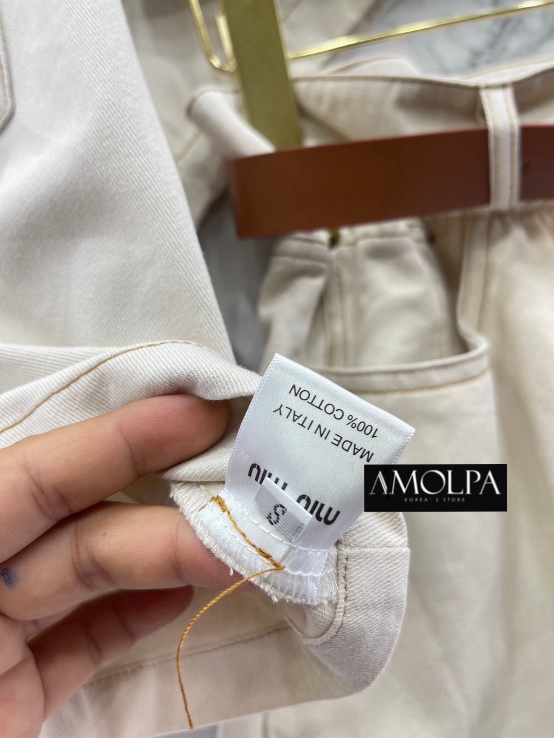 SET MIU MIU WITH BELT งานใหม่ 2024SS ตัวเสื้อเป็นเชิ้ต MIU MIU แขนสั้น ปักMIUMIUที่หน้าอก มาพร้อมกางเกงขาสั้น ใส่เข้ากันลงตัว + BELT ให้อีก 1 เส้น สินค้าคุณภาพ (พร้อมส่ง)