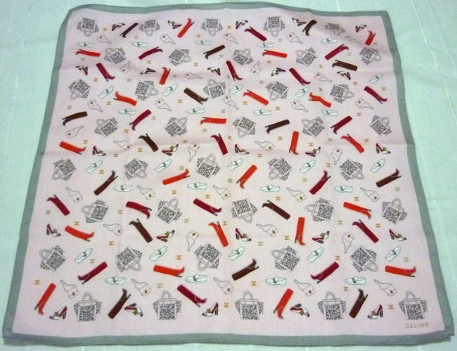 ผ้าเช็ดหน้าแบรนด์เนม CELINE ผ้าดีมาก ผืนใหญ่ น่ารักค่ะ