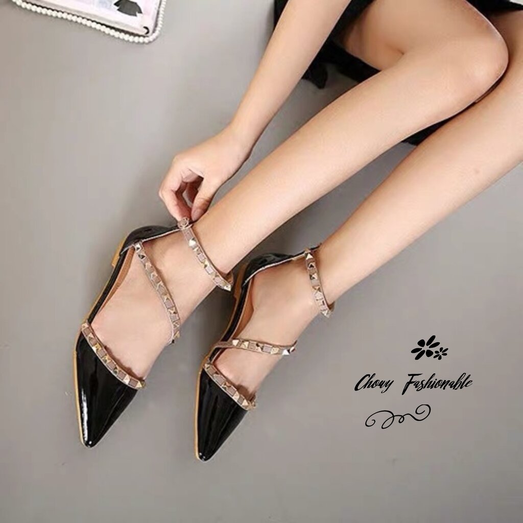 รองเท้าส้นแบนไซส์ใหญ่ 42-48 Cross Oblique Studded KR0438