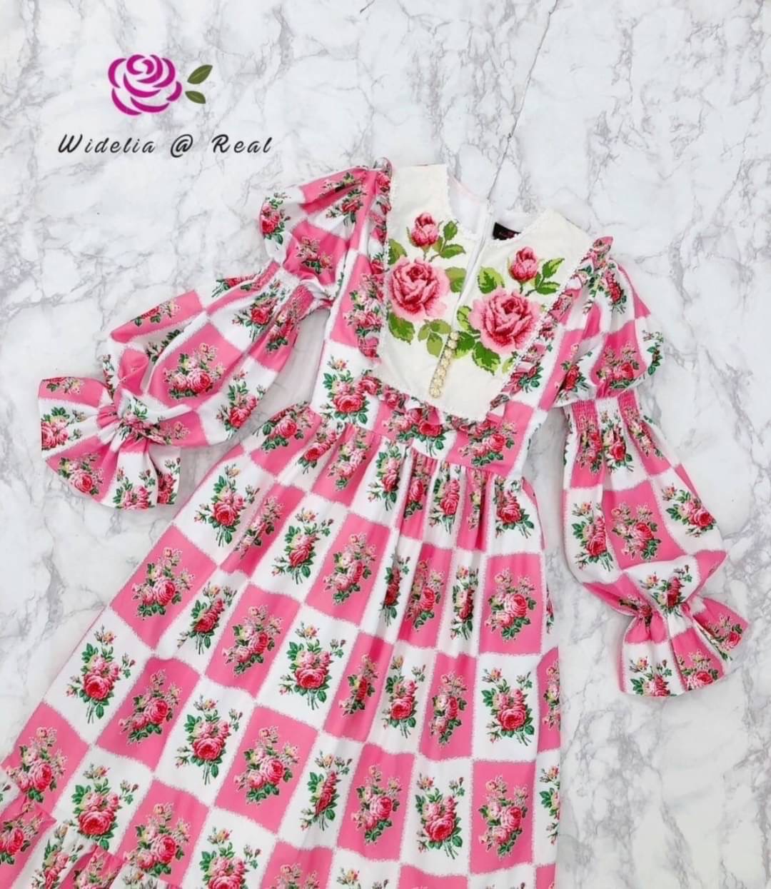 แม็กซี่เดรสตัวยาวแสนสวย ช่วงอกเป็นงานปัก งานสวยเป๊ะตามแบบฉบับ สินค้าคุณภาพ (พร้อมส่ง)