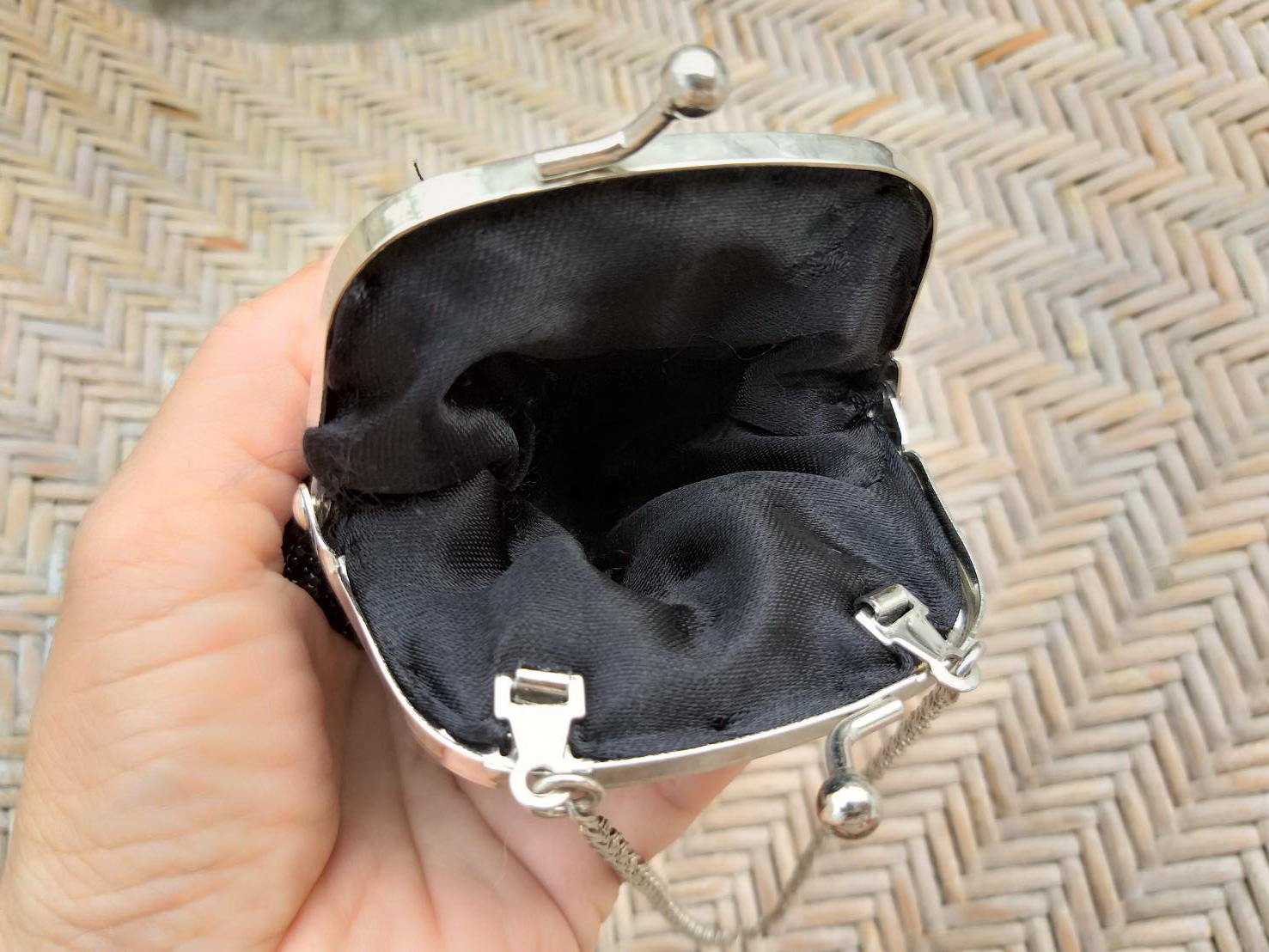 กระเป๋าใส่เหรียญ ปักเลื่อม สวยมาก (ของใหม่)