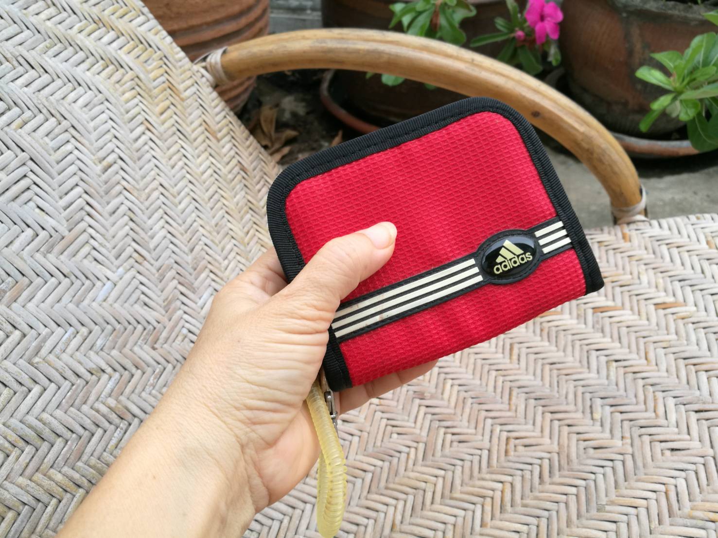กระเป๋าสตางค์ adidas มีตะขอเกี่ยวเอวกางเกง (ของใหม่)