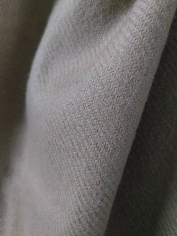 ผ้าคลุมไหล่ผืนใหญ่ ผ้าพันคอ pierre cardin (ของใหม่)