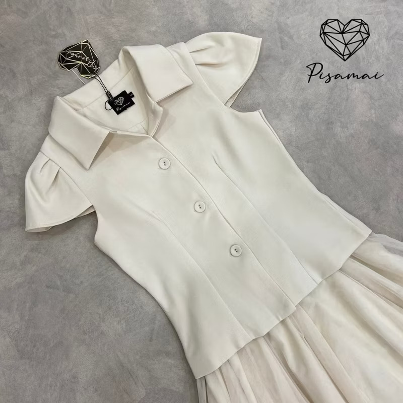 เซ็ตเสื้อคอปกสีครีม มาคูืกับกระโปรง ฟูบานยาว ใส่สวยฟินจ้า : สินค้าคุณภาพ (พร้อมส่ง)