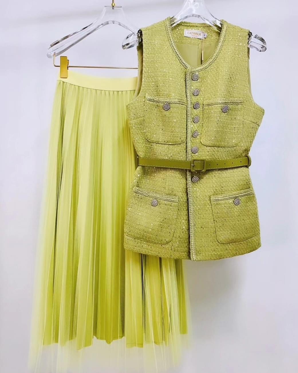 เซตเสื้อผ้า ทวิตกระดุมเพชร+กระโปรงผ้าตาข่ายอัดพลีท เนื้อผ้าทวิตเกรดเอ ใส่สบาย สินค้าคุณภาพ (พร้อมส่ง)