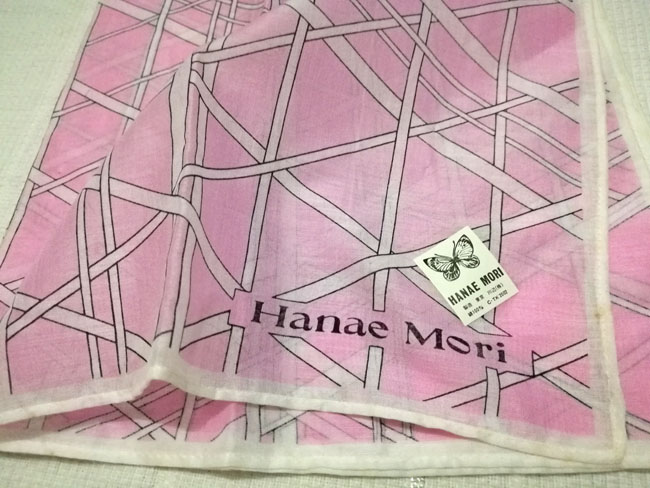 ผ้าเช็ดหน้าแบรนด์ญี่ปุ่น HANAE MORI มี 2 สี