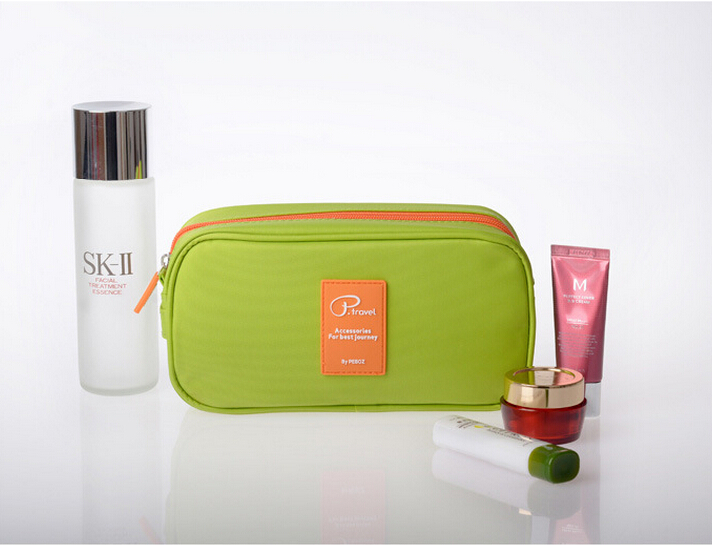 กระเป๋าใส่อุปกรณ์อิเล็กทรอนิกส์ กระเป๋าไอที หรือปรับเป็นใส่เครื่องสำอางก็ได้ ผลิตจากไนล่อนกันน้ำคุณภาพดีมี 4 สีให้เลือก