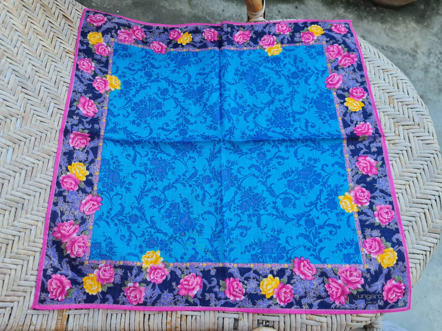 ผ้าเช็ดหน้า ungaro paris สวยยยย