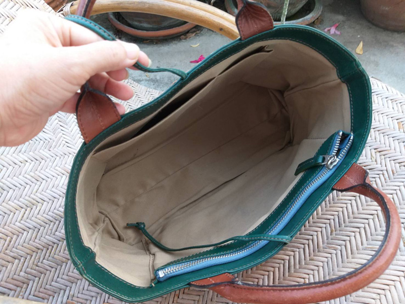 กระเป๋าหิ้วหนังแท้ น่ารักค่ะใบนี้