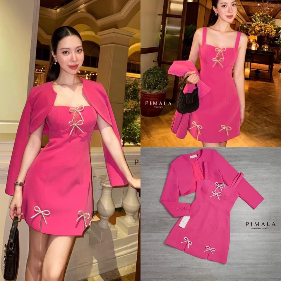 SET 2 ชิ้นเดรส+เสื้อแขนยาว เดรสสีชมพูช็อคกี้พิ้งค์สีสวยขับผิวออร่ามากแต่งซีทรูที่อกพร้อมโบว์หรูวิบวับผ่าด้านหน้าทั้ง2ข้างพร้อมโบว์เพชรเล่นแสงสวยสุด มีฟองน้ำอก ซิปหลัง มาพร้อมกับเสื้อเบลเซอร์แขนยาวแต่งกระดุมที่ปลายแขนแมทเข้าชุด ใส่สบาย : สินค้าคุณภาพ (พร้อ