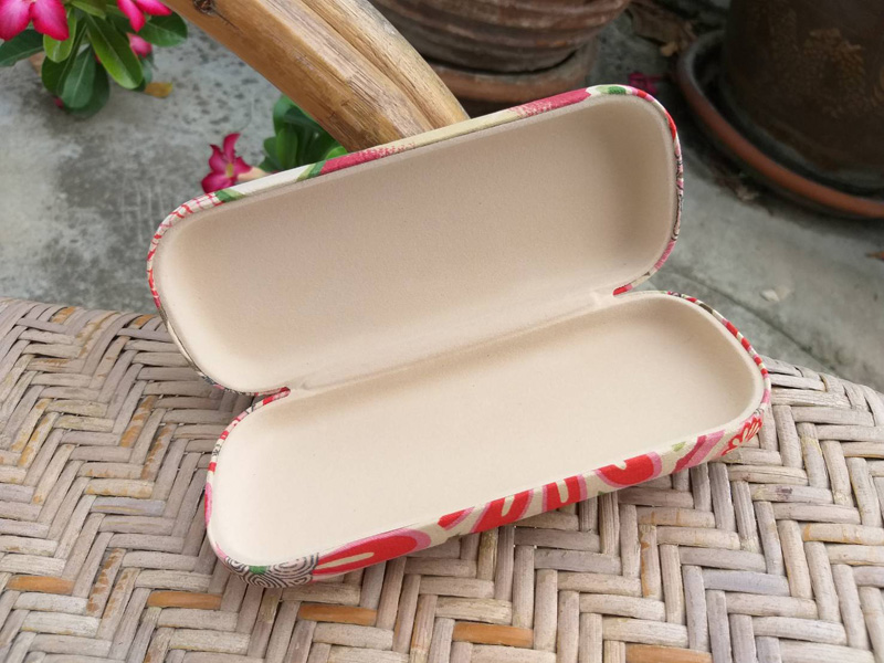 กล่องแว่น บุผ้าแพรลายดอกไม้ สวยวินเทจ