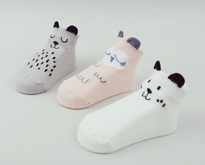ถุงเท้าเด็กเล็ก ลายหมีสีเทา มีหูเล็กๆ ตรงขอบยางยืด สำหรับเด็ก 0-2/2-4 ปี