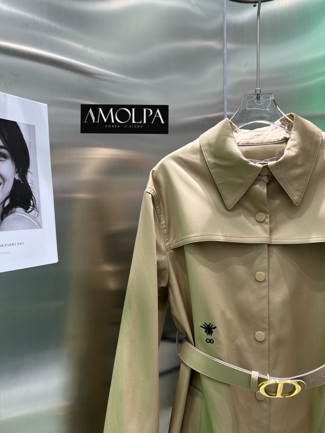 โค้ชตัวยาว LUXURY VIP TRENCH COAT CHRISTIAN DIOR SS24 งานHIEND สุดๆ ห้ามพลาด งานดีสุดๆ ค่ะ ใส่แล้วสวย หรู ไฮโซ มาก : สินค้าคุณภาพ (พร้อมส่ง)