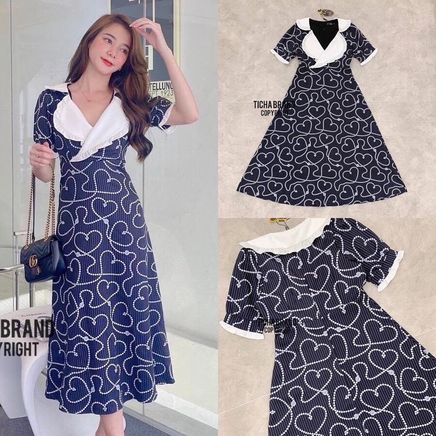 เดรสคอปกสีดำ พิมลายเส้นรูปหัวใจ ตรงปกคอเสื้อเป็นสีขาว แขนตุ๊กตาแต่งปลาย แขนด้ยผ้าสีขาวเช่นเดียวกัน (แขนไท่ยืด) ชุดมีซับในทั้งตัว สินค้าคุณภาพ (พร้อมส่ง)