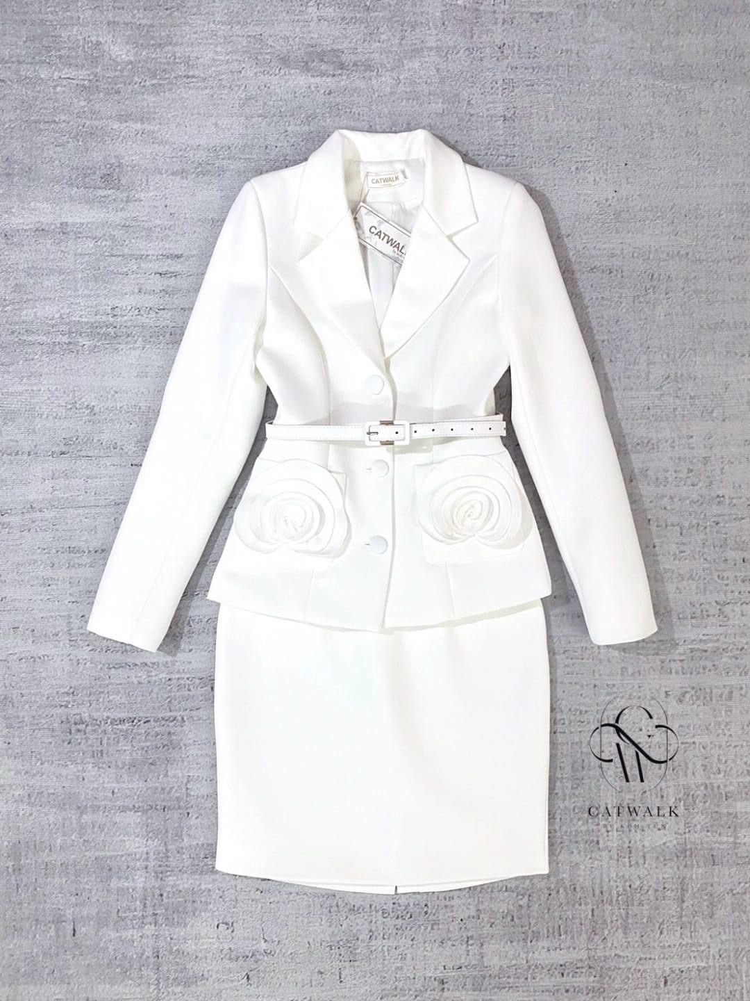 เซต Blazer กระเป๋า แต่งดอกไม้+เข็มขัด+กระโปรง คุ้มมากได้ถึง 3 ชิ้น เนื้อผ้าเกรดเอ ผ้าสวยรีดง่ายใส่สบาย ใส่สบาย : สินค้าคุณภาพ (พร้อมส่ง)