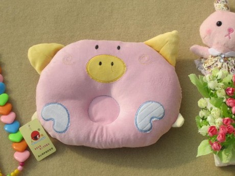 หมอนหลุมเด็กอ่อน หมูน้อยนุ่มนิ่ม ปักผ้าคละสี