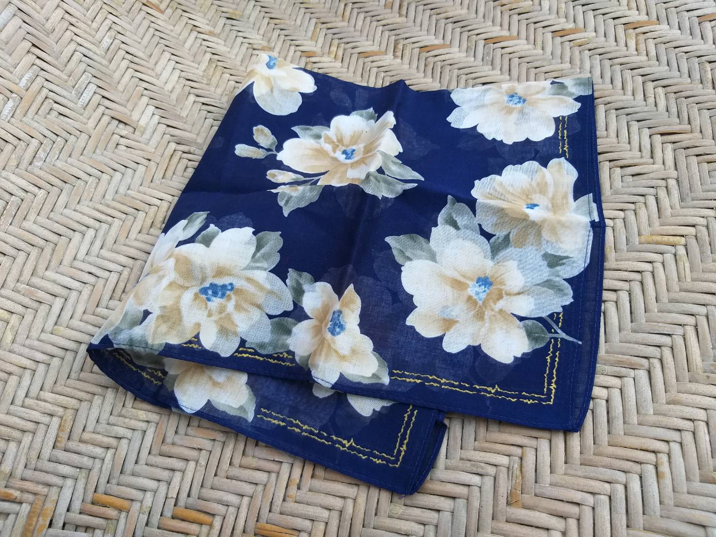 ผ้าเช็ดหน้า renoma สีสวยคลาสสิค