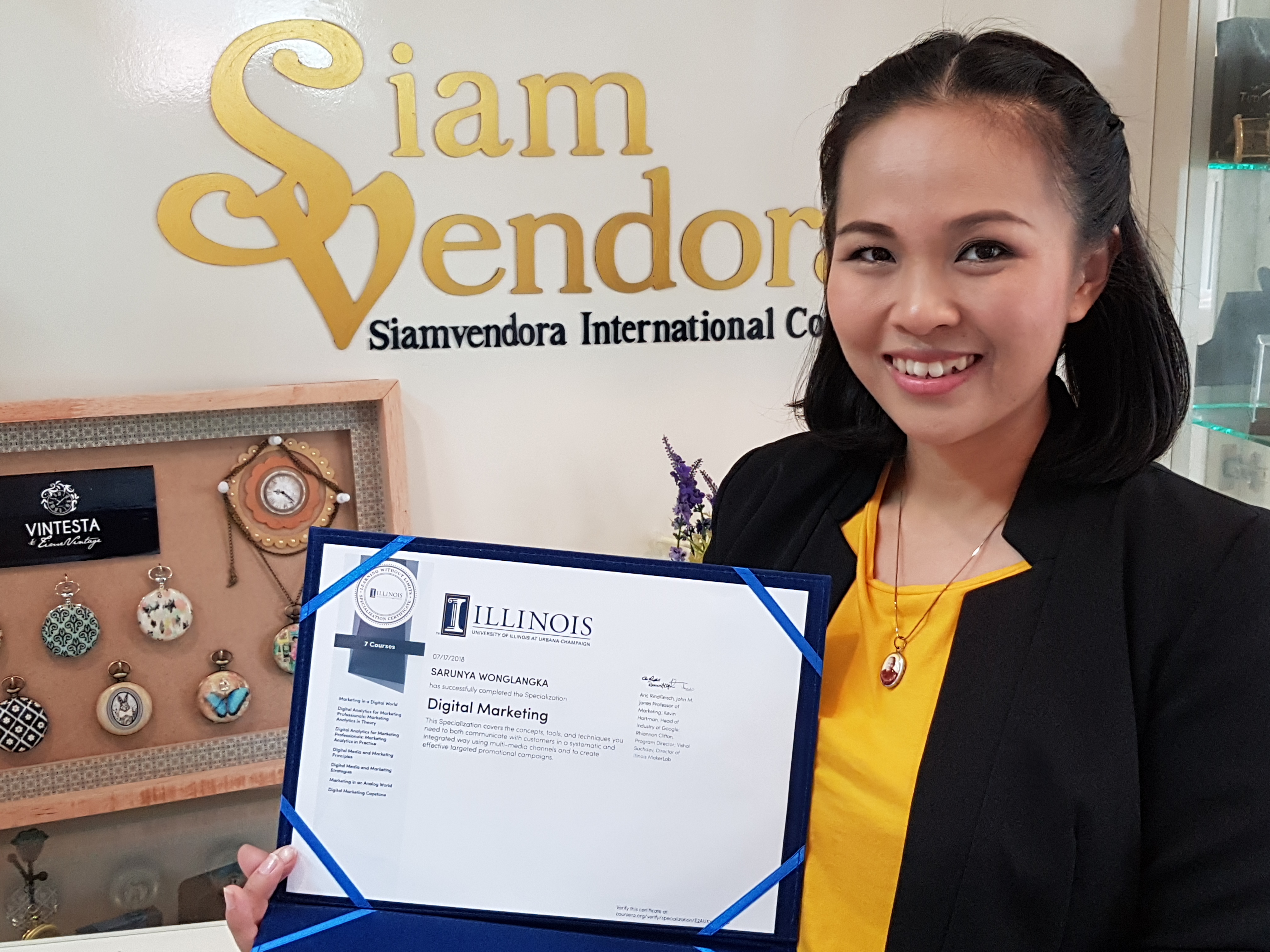 อาจารย์ใบตองได้รับการรับรองเป็นผู้เชียวชาญด้านDigital Marketingและการตลาดออนไลน์