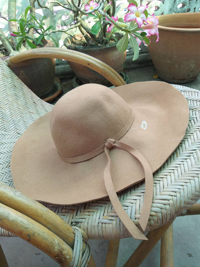 หมวกปีกกว้างมาก Floppy Hat สวยมาก