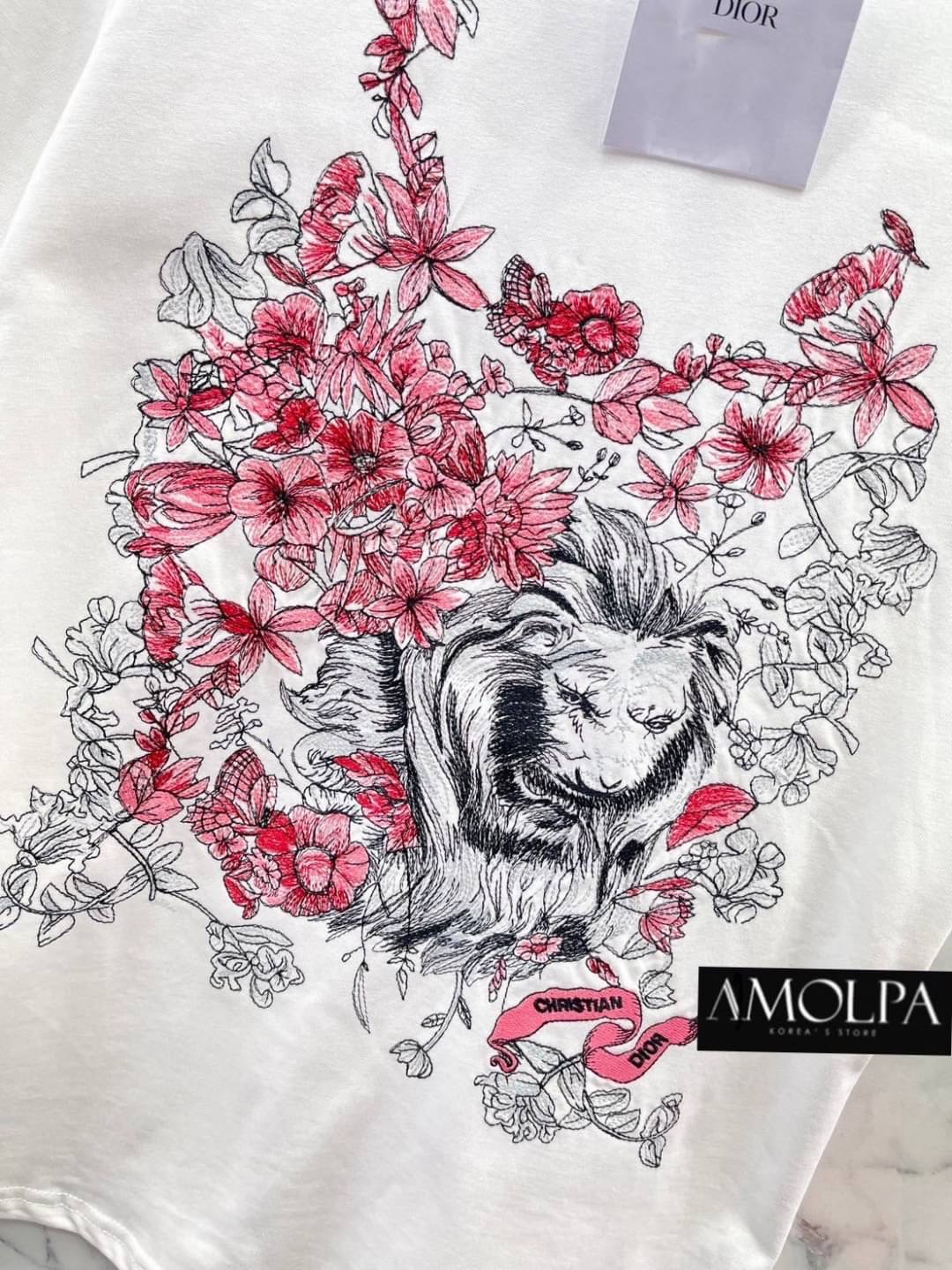 เสื้อยืด CD. งานปักแน่นๆ สวยม๊ากกกก แม๊ สวยเด่น ลายใหม่ชนช๊อปป ใส่สบายสุดๆ.. ใส่สบาย : สินค้าคุณภาพ (พร้อมส่ง)