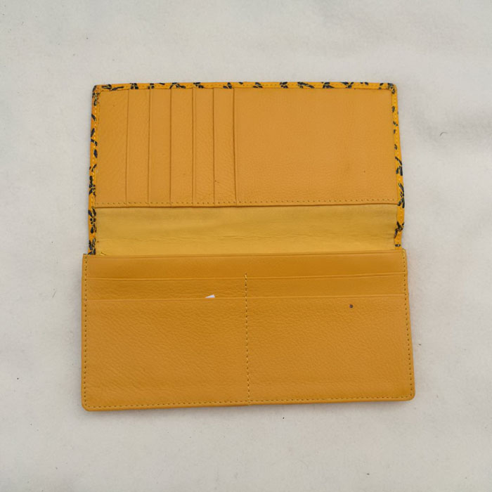 กระเป๋าสตางค์หนังแท้ สวยน่าใช้มากๆ สีเหลืองแจ่มๆ