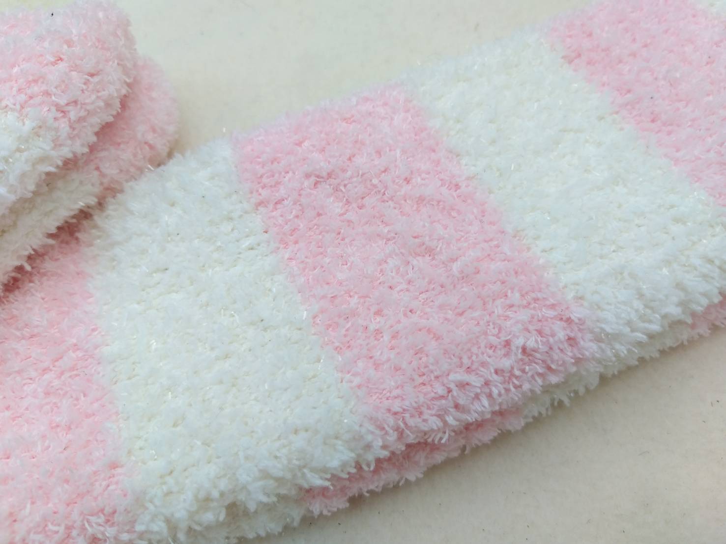 ถุงเท้ายาวถึงเข่า ขนปุย นุ่มอุ่นมาก