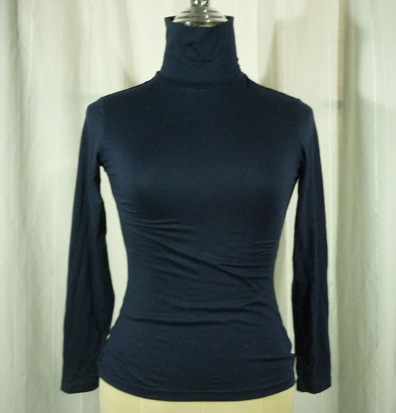 เสื้อฮีทเทคหญิง สีกรมเข้ม Uniqlo ไซด์ S-M