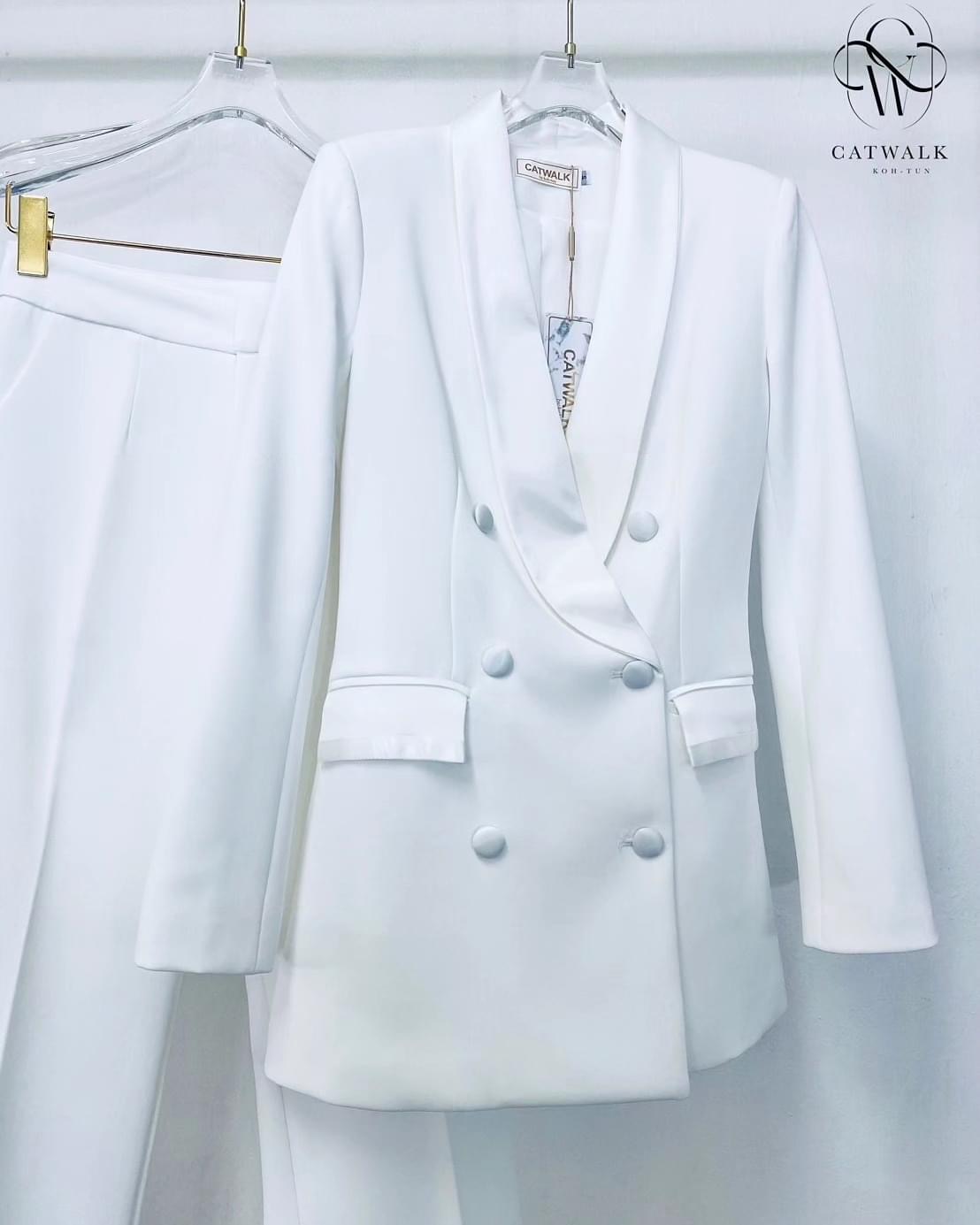 เซตสูทปกเลื่อม+กางเกงขาตรง เนื้อผ้าเกรดเอ เนื้อนุ่มเป็นทรงใส่สบาย ตัวสูทเป็นทรงเข้ารูป งานhiend ใส่สบาย สินค้าคุณภาพ (พร้อมส่ง)