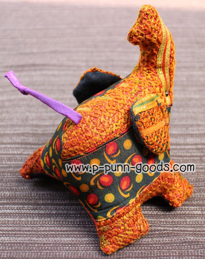 ตุ๊กตาช้างน้อยผ้าปักชาวเขา