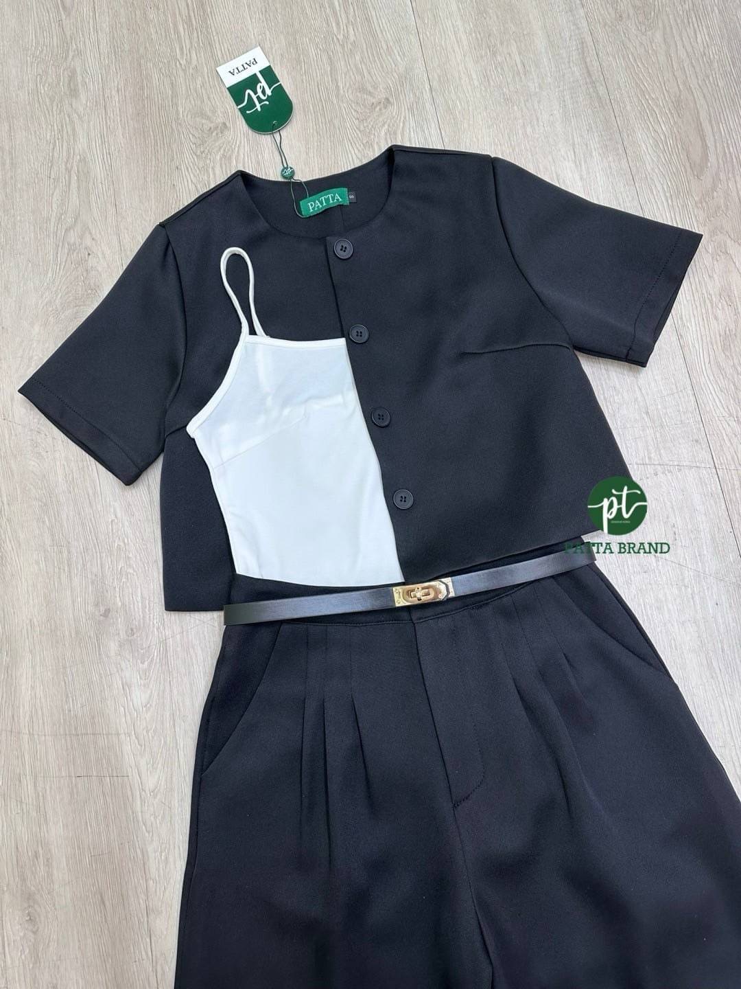 Set 3 ชิ้น ครอปสายเดี่ยวสีขาว+เสื้อคลุมตัว นอกสีดำแขนสั้นคอกลมทรงพอดีตัว+กางเกงขายาวทรงกระบอกใหญ่สีดำ +เข็มขัด ใส่สบาย : สินค้าคุณภาพ (พร้อมส่ง)