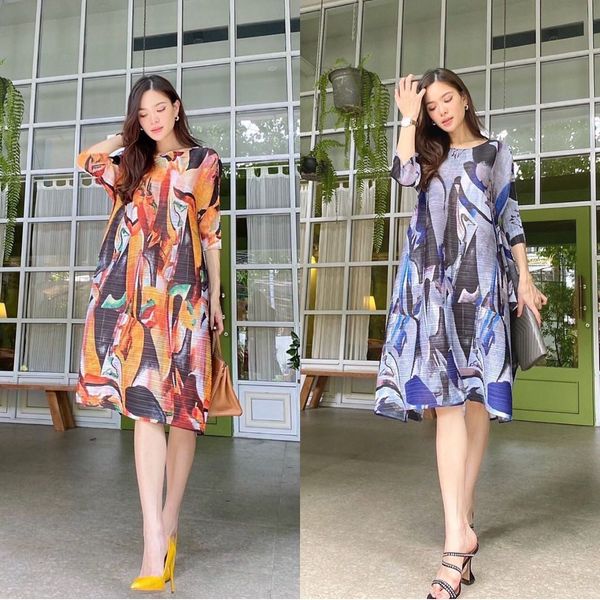 ชุดเดรส คอกลม แขน3 ส่วน แพตเทิร์นเฉลียงตัดขอบผ่าด้านข้าง เรียบหรู ไฮโซววววว 👑 เนื้อผ้าพลีท เนื้อนุ่มเด้ง ลายกราฟฟิค สินค้าคุณภาพ (พร้อมส่ง)