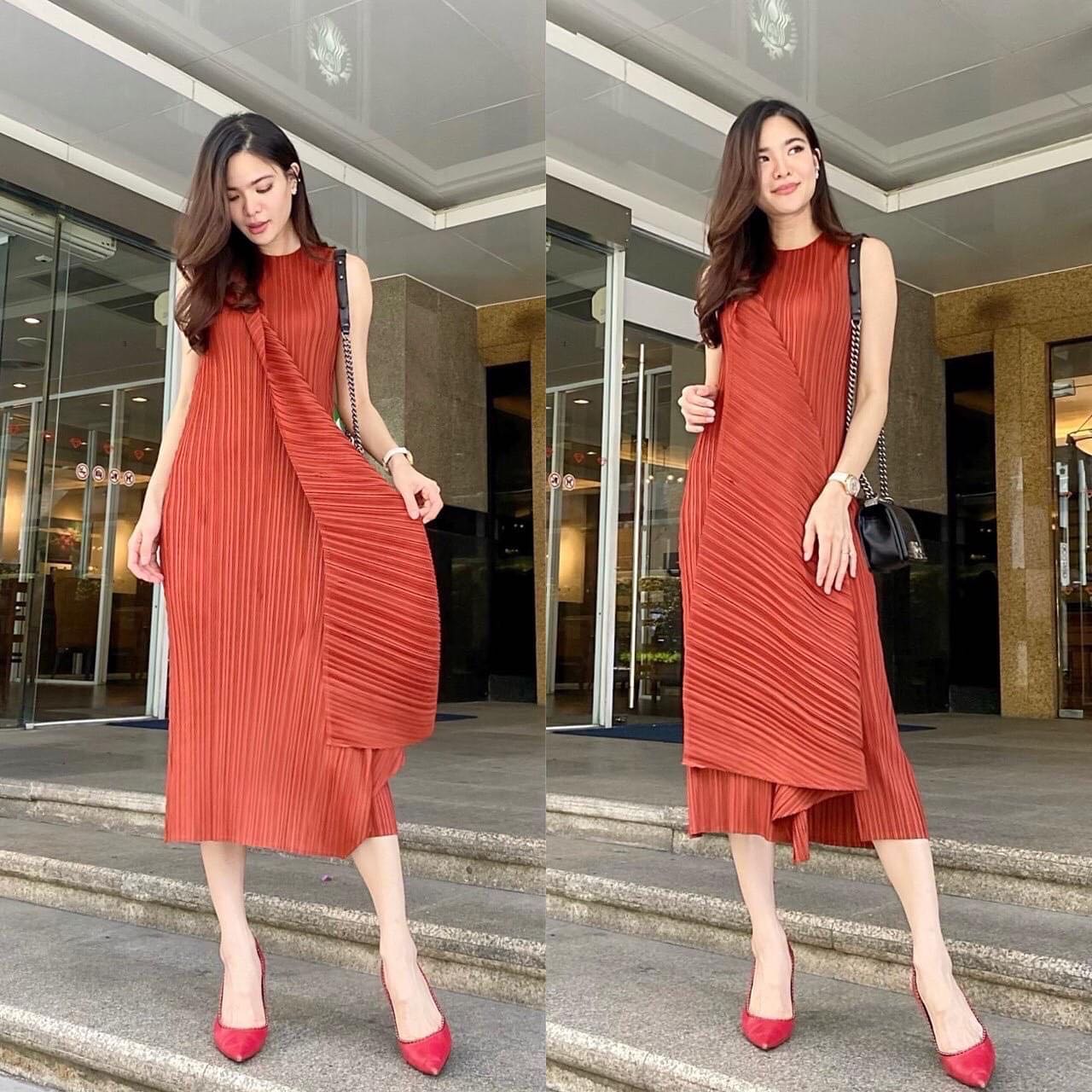เดรสพลีทตัวยาว อัดพลีท 100% เนื้อเดียวกับงาน Brand งานเกาหลีแท้ 🇰🇷 ละเอียดสวยงาม High Quality ✔️ . สินค้าคุณภาพ (พร้อมส่ง)
