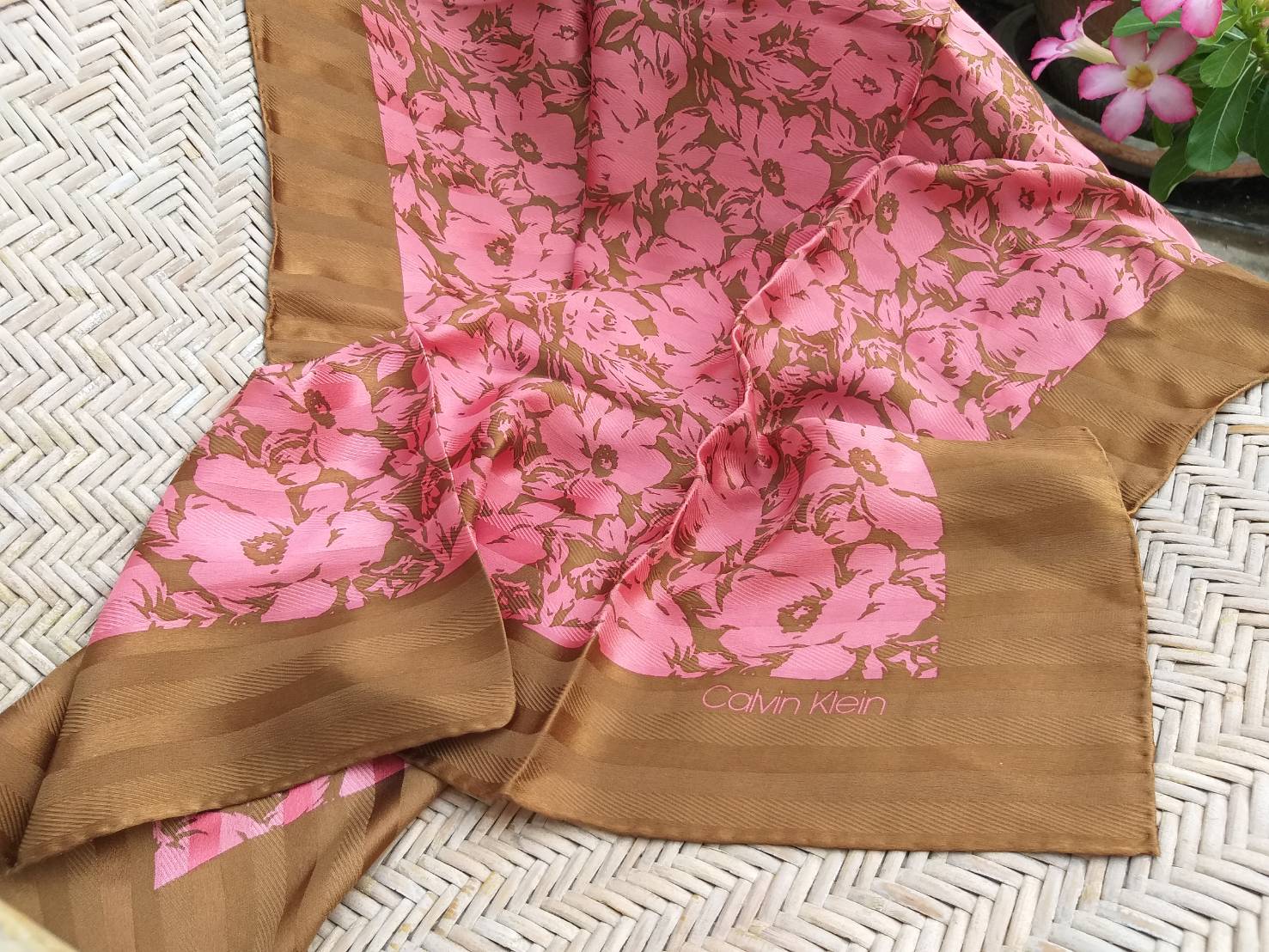 ผ้าคลุมไหล่ 100% Silk Calvin Klein