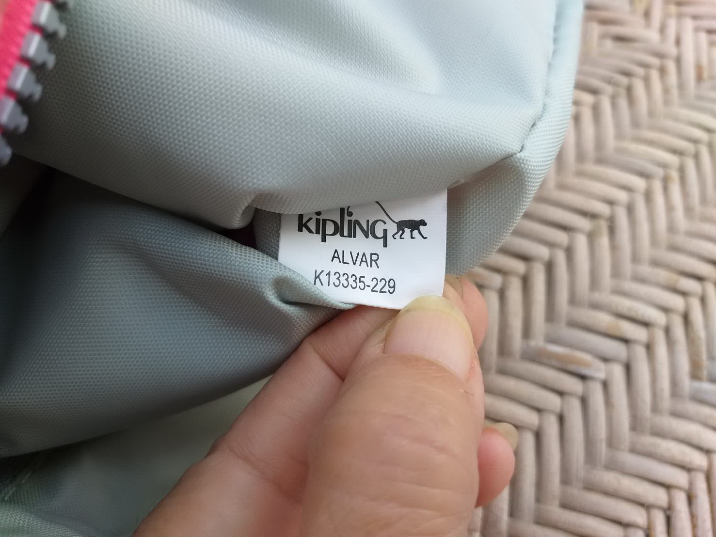 กระเป๋า Kipling ของแท้ สี Hot pink สวยมากกกก