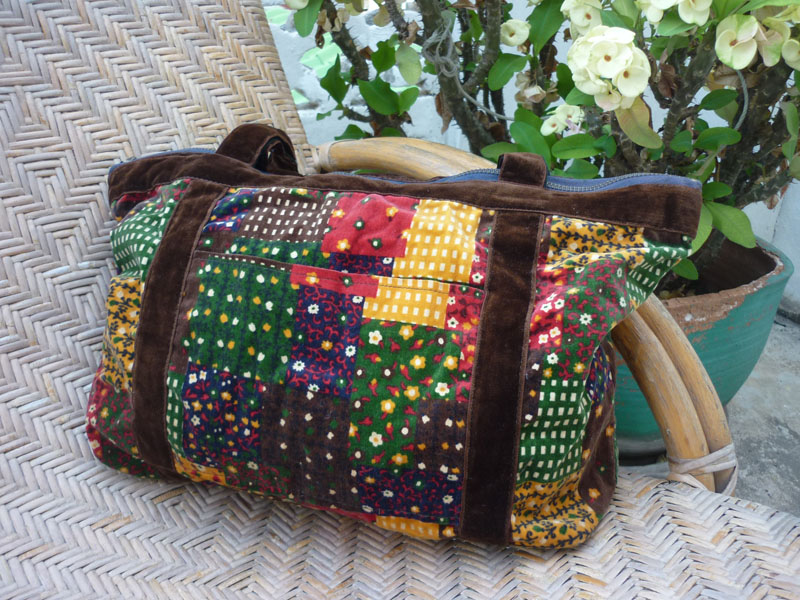 กระเป๋าสะพายผ้ากำมะหยี่ handmade แนวอินดี้ สวยน่าใช้มาก