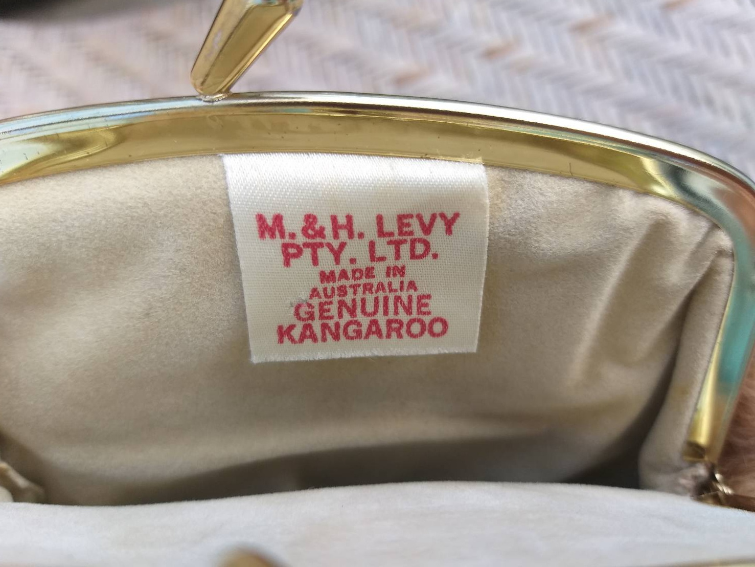 กระเป๋าสตางค์ ขนจิงโจ้แท้ จากออสเตรเลีย