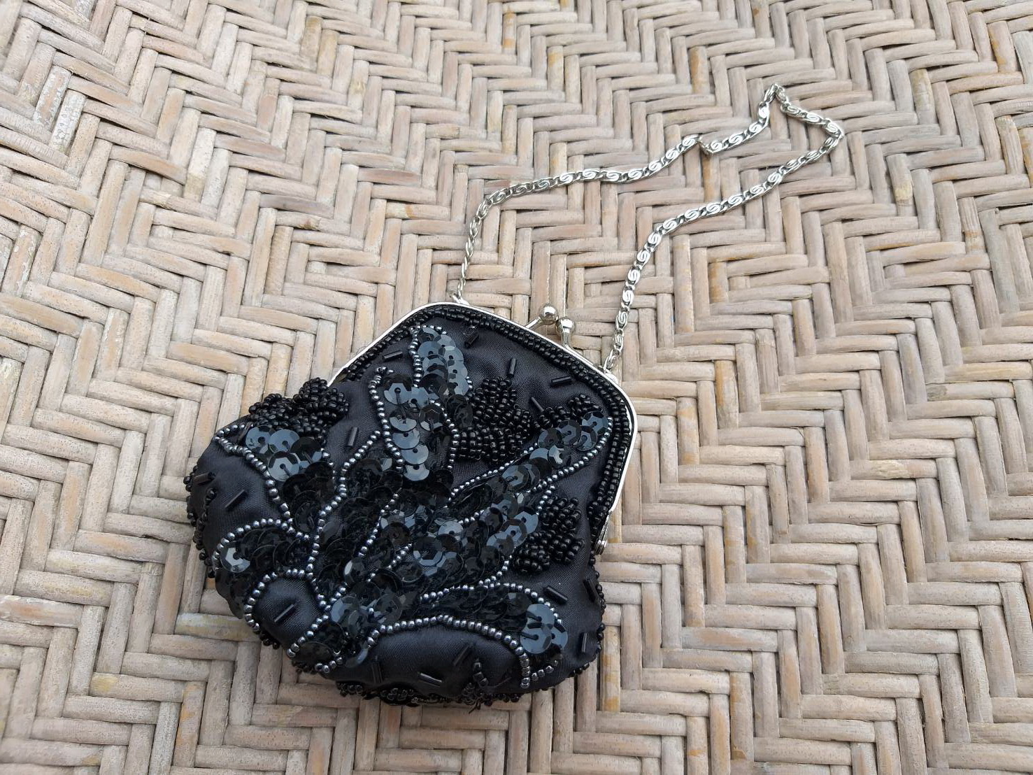 กระเป๋าใส่เหรียญ ปักเลื่อม สวยมาก (ของใหม่)