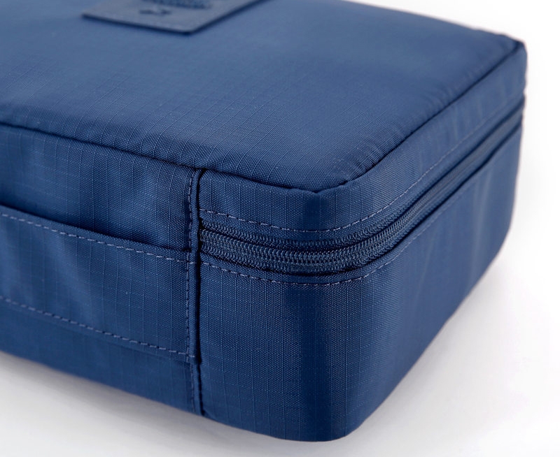 กระเป๋าอเนกประสงค์พกพาสะดวก สำหรับใส่อุปกรณ์เครื่องสำอาง อุปกรณ์ห้องน้ำ หรือสิ่งของจำเป็นอื่นเพื่อการเดินทาง ทำจากไนล่อนกันน้ำคุณภาพดี