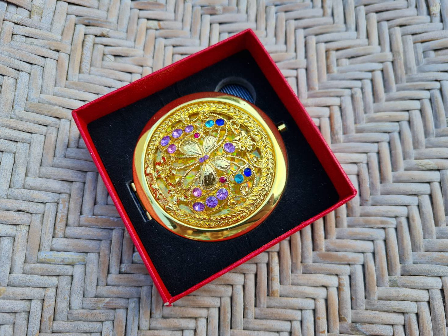 กระจกพกพา กรอบทองฉลุลาย สวยอลังมาก
