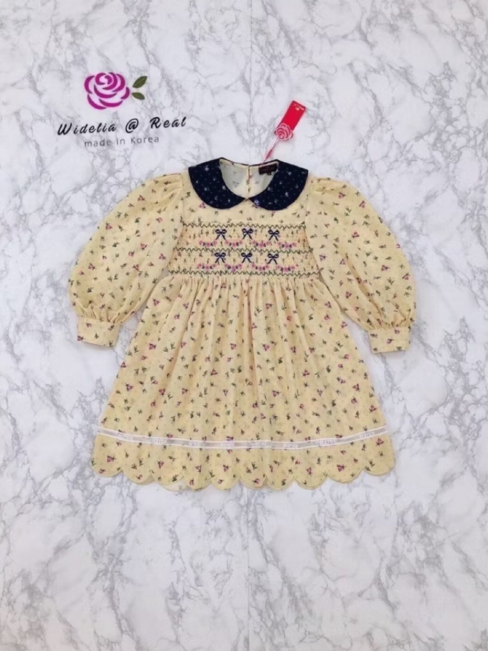 Dress เดรสสั้นตัวสวยทรงดี รุ่นนี้น่ารักมากแม่ เนื้อผ้า cotton อย่างดีใส่สบายสีสันน่ารักสดใส ช่วงอกดึงสม๊อคย่นเก๋ พร้อมปักแต่งลวดลายน่ารักใส่สบาย : สินค้าคุณภาพ (พร้อมส่ง)