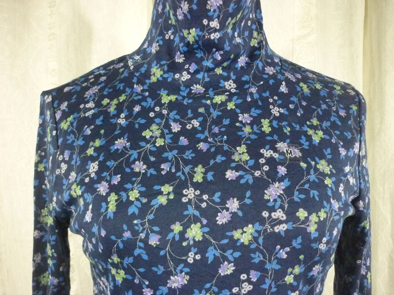 เสื้อแขนยาว Uniqlo มี 2 สี (ของใหม่) ผ้าดีมากกก