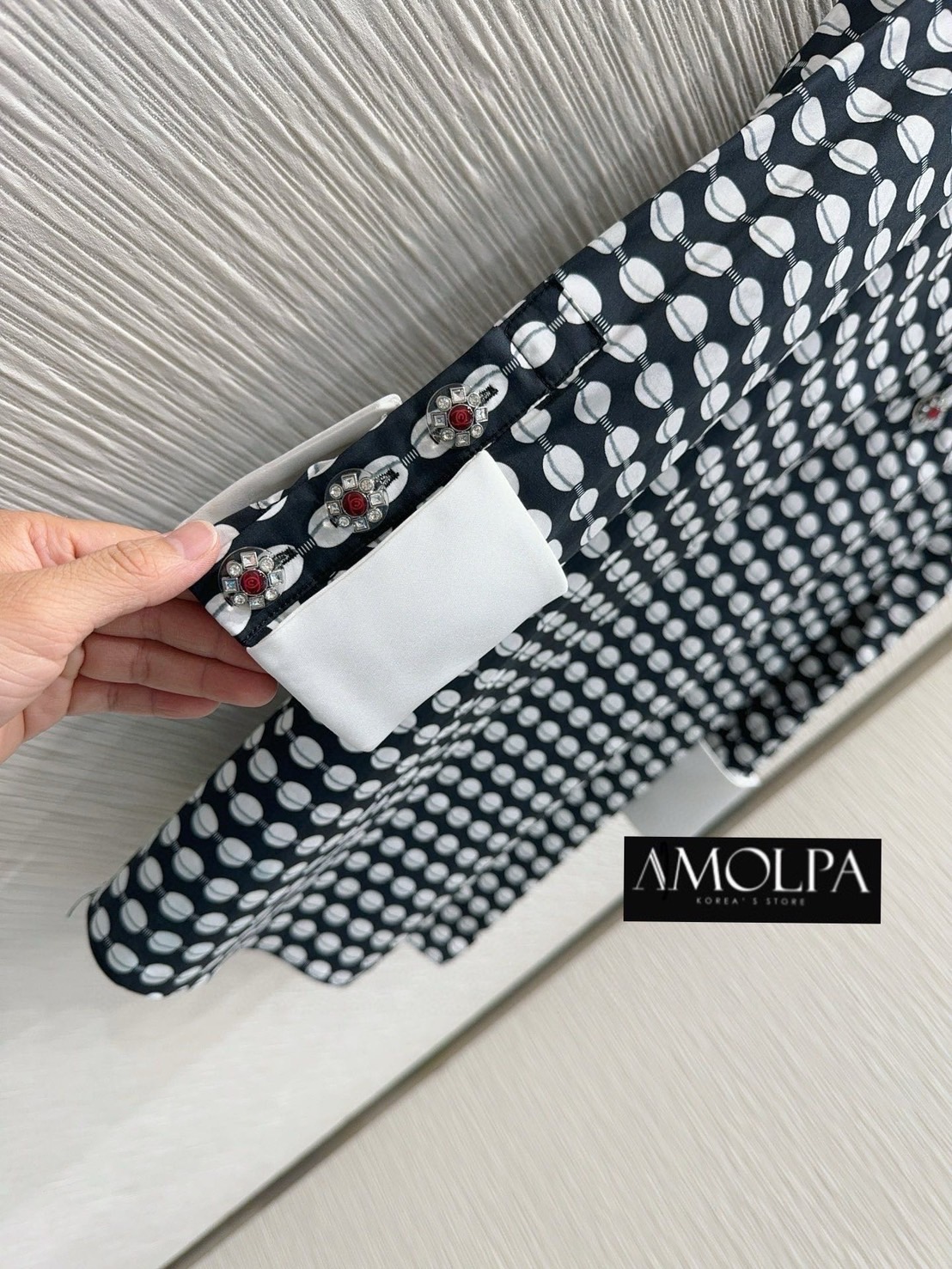 DRESS CHANEL 2024SS ใหม่ล่าสุด งาน Hiend งานอย่างสวย ผ้าดีสุดๆ ใส่สวย ไฮโซ ใส่สบายมาก : สินค้าคุณภาพ (พร้อมส่ง)