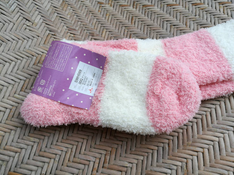 ถุงเท้ายาวถึงเข่า ขนปุย นุ่มอุ่นมาก