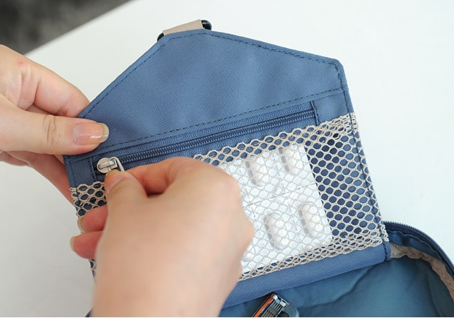 กระเป๋าใส่อุปกรณ์อาบน้ำ ขนาดกะทัดรัด ใส่อุปกรณ์อาบน้ำ แขวนได้ สำหรับเดินทาง ท่องเที่ยว พกพาสะดวกมี 4 สี 4 ลายให้เลือก