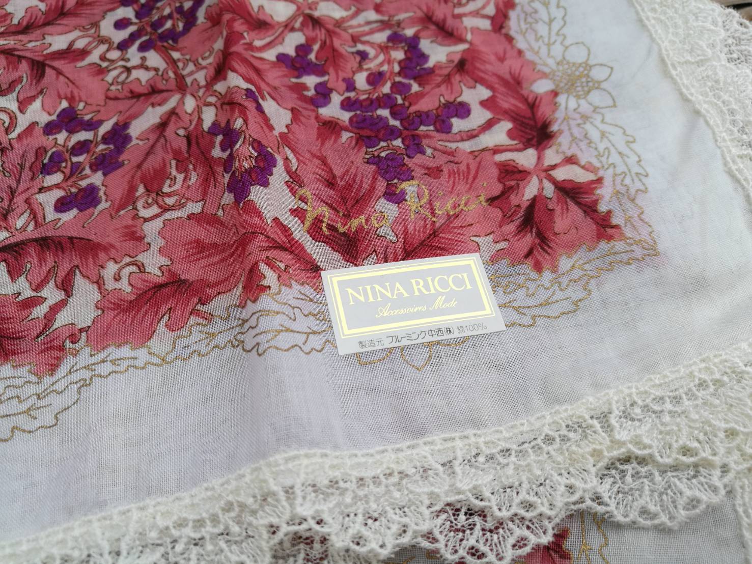 ผ้าเช็ดหน้า NINA RICCI ขอบลูกไม้ สวยมากก